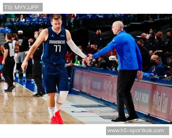 命运交错之夜东契奇与特雷杨的交易故事再度上演 命运交错之夜东契奇与特雷杨的交易故事再度上演